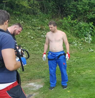 Sportplatzputzete 2017 – Oh weh, da scheint was zu klemmen!